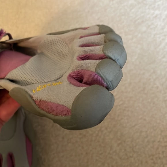 Vibram five finger shoes - Picture 6 of 16